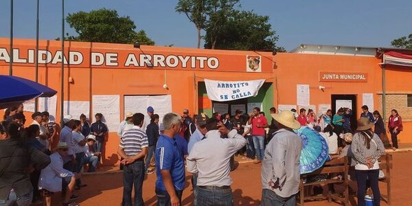 Muni de Arroyito: ordenan despeje de manifestantes para reanudar servicios