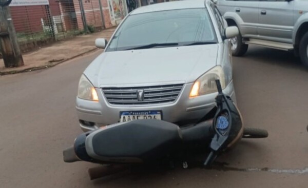 Embarazada al mando de una motocicleta resultó herida en accidente