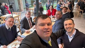 Peculiar sesión del Senado con ratas, asado y lujoso comedor