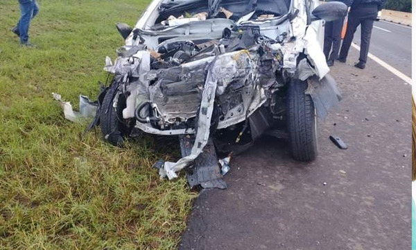 Automóvil colisionó violentamente contra un camión estacionado en San José de los Arroyos - OviedoPress