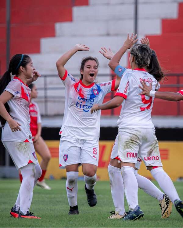Fútbol Femenino: dos al frente de la Sub 18 - Fútbol - ABC Color