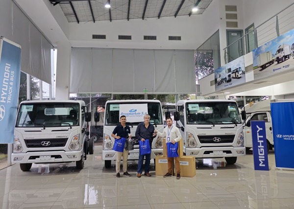 Automotor hace entrega de la nueva serie de camiones Hyundai Mighty a Broumarkets SA - Revista PLUS
