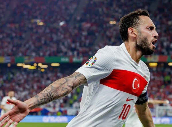 Versus / Turquía sufre ante República Checa pero pisa los octavos de la Euro
