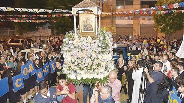 Fieles rinden tributo a la Virgen del Perpetuo Socorro este viernes