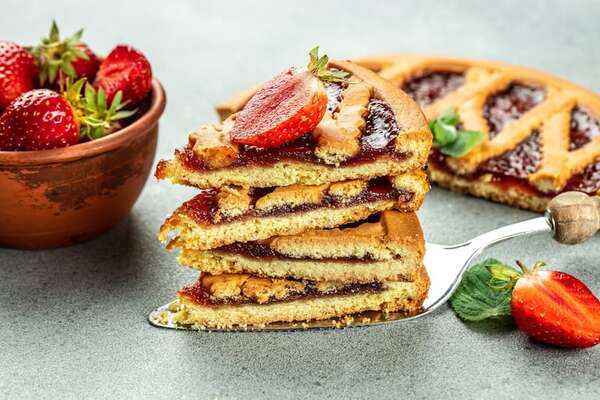 Elevá tu merienda con esta torta enrejada de frutillas - Gastronomía - ABC Color