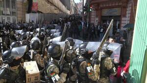 Fiscalía de Bolivia investigará a militares que irrumpieron en sede del Gobierno
