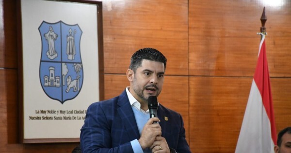 Ahora Nenecho dice que tenía autorización para usar los bonos en gastos corrientes