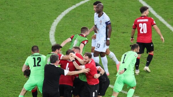 Georgia sigue haciendo historia y se cita con España
