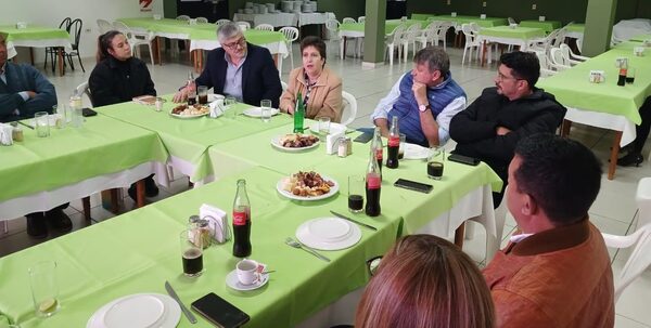 Gobernador de Cordillera, autoridades y grupos de Padres avanzan en la socialización del Programa de Educación en la Afectivid