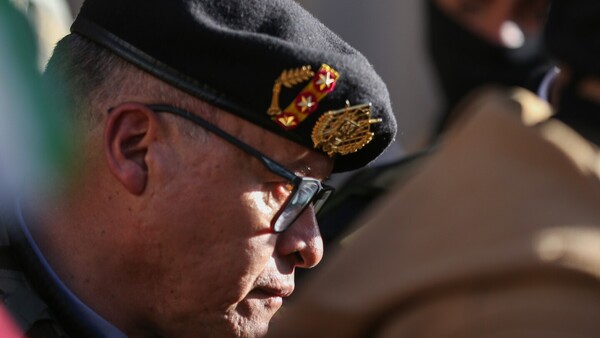 El destituido comandante militar boliviano afirma que Arce le ordenó sacar los "blindados"