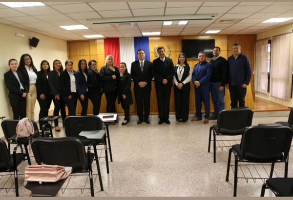 Estudiantes de derecho visitaron sede judicial de Encarnación