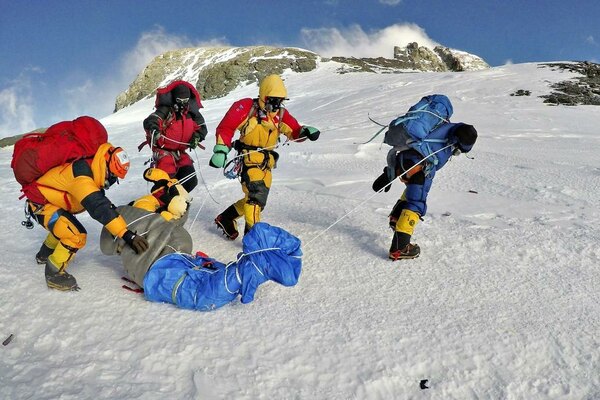 Versus / El deshielo del Everest hace aflorar los fantasmas del pasado