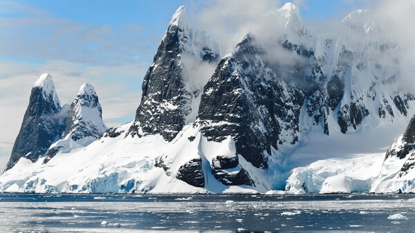 Plataformas de hielo Antártida tienen el doble de agua de deshielo de lo que se creía