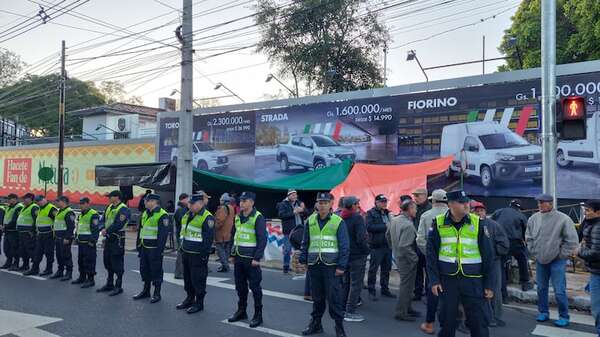 Exobreros de Itaipú advierten con movilización en zona de asamblea de OEA - Nacionales - ABC Color