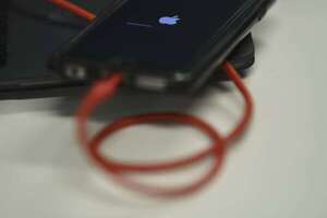 Fábrica de iPhone en India bajo escrutinio por supuesta discriminación de mujeres casadas - Mundo - ABC Color