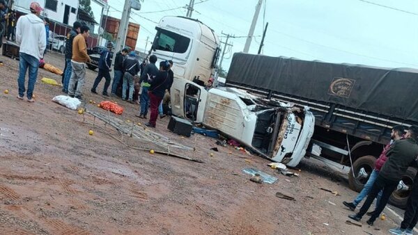 Una mujer y niña de 7 años pierden la vida tras choque ocasionado por un camión en Villarica