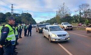 Exobreros de Itaipú continúan con cierre intermitente de la Ruta PY07