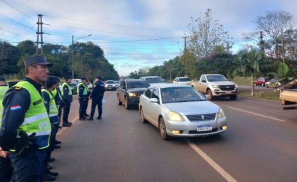 Exobreros de Itaipú continúan con cierre intermitente de la Ruta PY07
