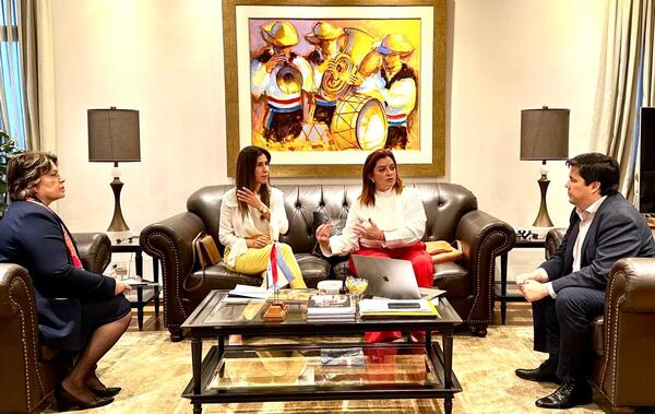 Ministra pidió apoyo de la EBY para combatir la violencia