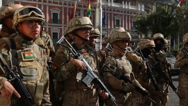 Crisis en Bolivia: Militares movilizan La Paz y presidente Arce denuncia intento de golpe de Estado