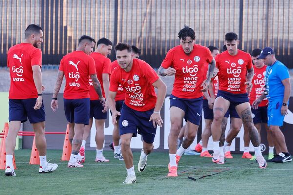 La Albirroja entrena pensando en Brasil