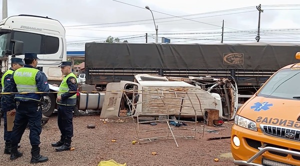 Una mujer y una niña mueren en grave accidente en Villarrica - Unicanal