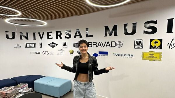 Aye Alfonso firmó contrato con Universal Music y mañana ya llega a Paraguay