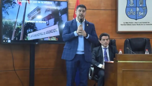 Nenecho en la mira: Concejal denuncia explicaciones vacías