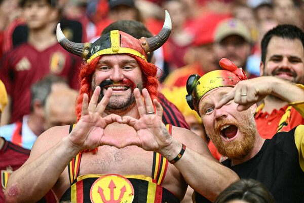 Versus / Color y diversión, la organización de la Eurocopa supera con nota la primera fase