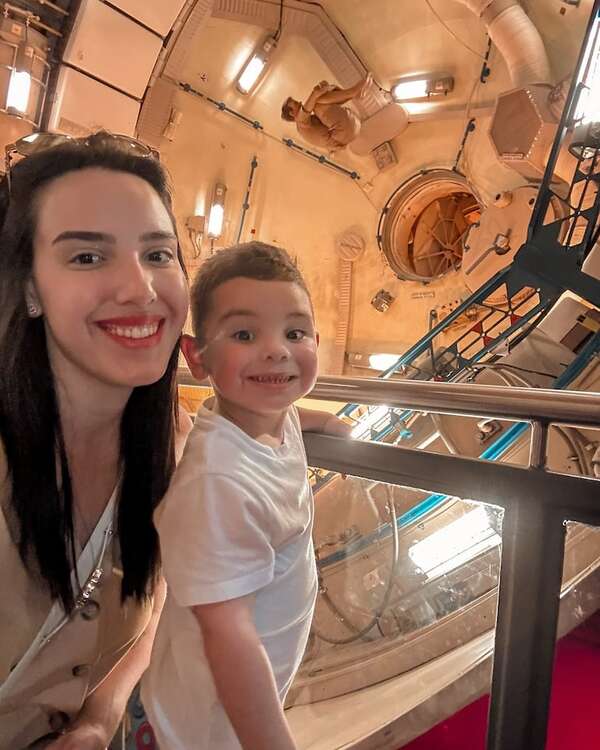 ¡Alexia Notto, esposa de Miguel Almirón, visitó la NASA con su hijo Francesco! - Gente - ABC Color