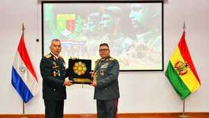 Ejército paraguayo condecoró a militar boliviano acusado de intento de golpe contra Arce