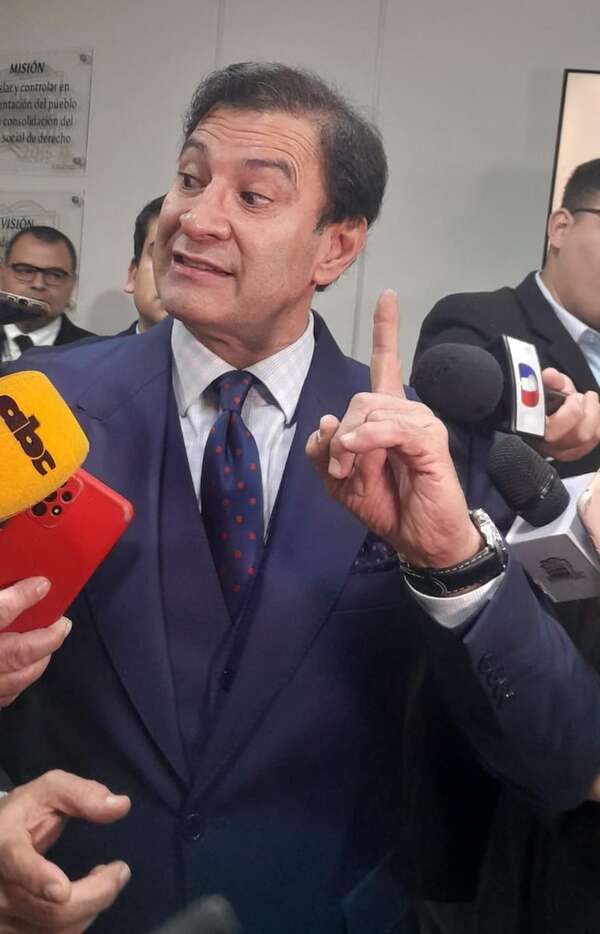 “Entonces yo daré la media vuelta”: Silvio Ovelar se despide cantando un bolero - Política - ABC Color