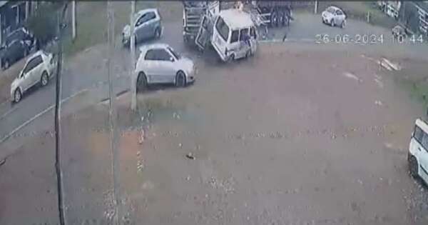 Diario HOY | Mujer y niña mueren tras choque entre un tractocamión y un vehículo