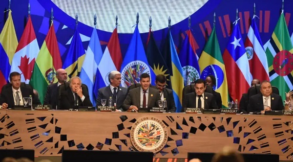 Peña alerta sobre la “seducción del autoritarismo” en la OEA.
