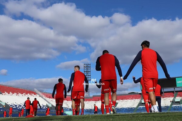 Versus / Los tres jugadores de Cerro Porteño que quedaron en Paraguay para trabajar diferenciado