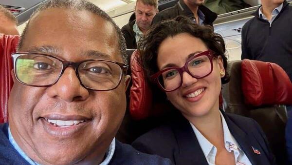 Alto funcionario de EEUU y nueva canciller de Hait铆 se encuentran en un vuelo a Paraguay - Revista PLUS