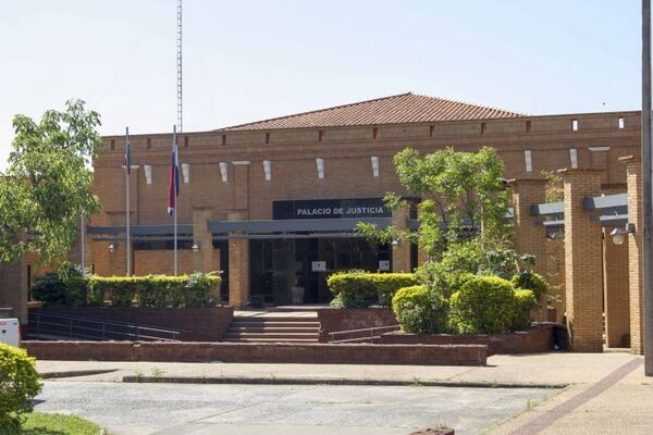 Paraguarí: Tribunal impone 20 años de cárcel a abusador y 3 años a madre proxeneta