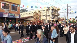 Feligreses de Pedro Juan Caballero salen a las calles para honrar a la Virgen del Perpetuo Socorro