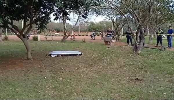 Hallan muerto a un hombre en una plaza de Pedro Juan Caballero