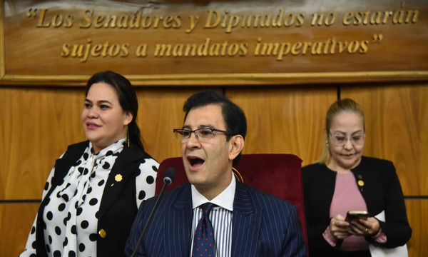 El senador Silvio Ovelar se despide del Senado con una serenata - OviedoPress