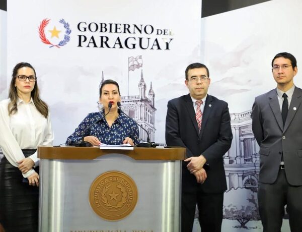 Santiago Peña decreta la simplificación y reducción de costos para trámites laborales · Radio Monumental 1080 AM