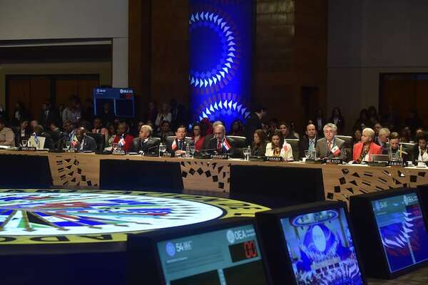 Aprovechan presencia de la OEA para denunciar complicidad del Gobierno con el crimen organizado - Política - ABC Color