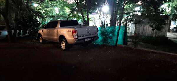 Usan la camioneta del MUVH para torneo de fútbol en Lambaré - Política - ABC Color