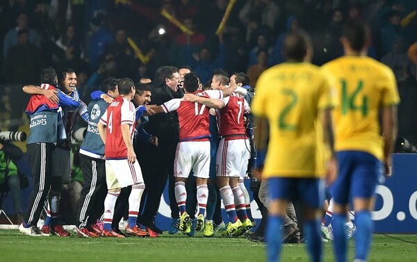 Versus / Largo invicto de Paraguay frente a Brasil en Copa América