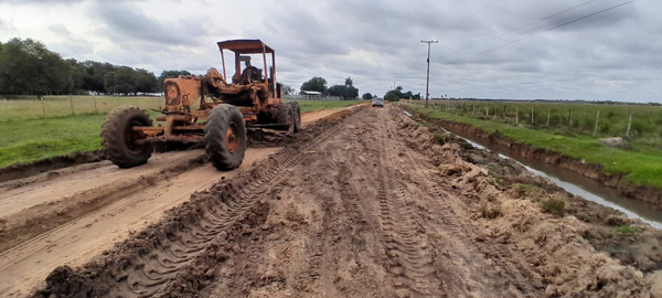 SE INTENSIFICAN MEJORAS DE CAMINOS VECINALES EN MISIONES E ITAPÚA - Itapúa Noticias