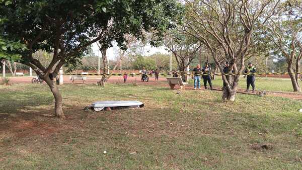 Reportan hallazgo de cadaver en una plaza de Pedro Juan Caballero - Oasis FM 94.3