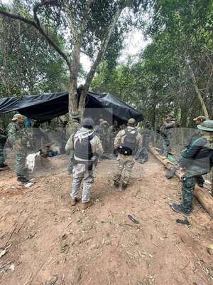 Senad allana el campamento de “Macho” en Canindeyú - Policiales - ABC Color