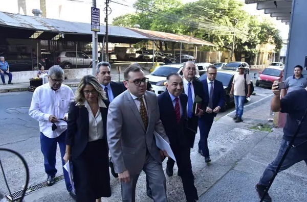 Abogados de Abdo Benítez llevan caso a la OEA