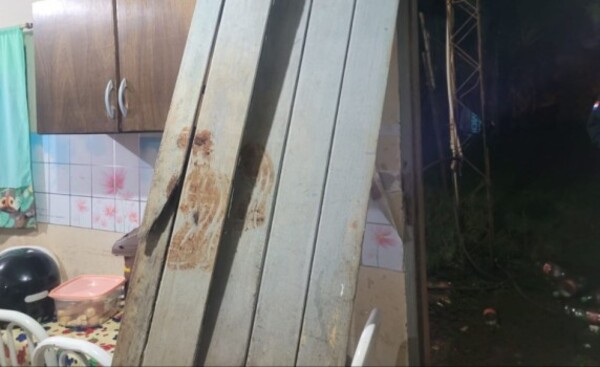 Armados irrumpen en una vivienda para robar automóvil y motocicleta