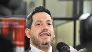 Raúl Latorre cree que prórroga del mandato del intendente merece "un análisis"